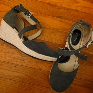 BOC size 8 super comfy gray wedge
